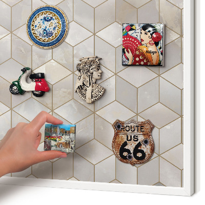 Magnettafel aus Metall für Souvenirs in weißem Rahmen Kubischer Hintergrund