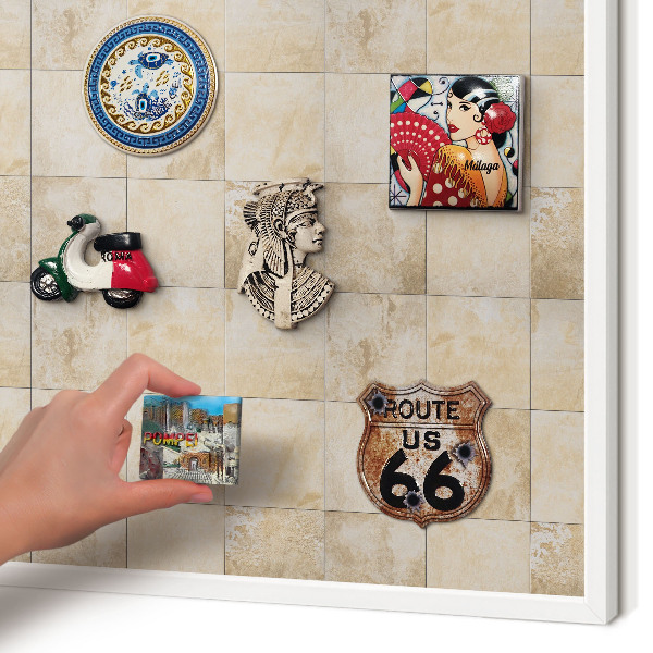 Wand-Magnettafel für Reisesouvenirs mit weißem Rahmen Neutrale Eleganz