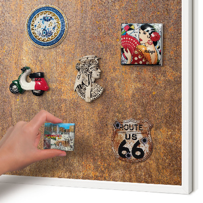 Magnettafel aus Metall für Souvenirs in weißem Rahmen Rostige Eleganz