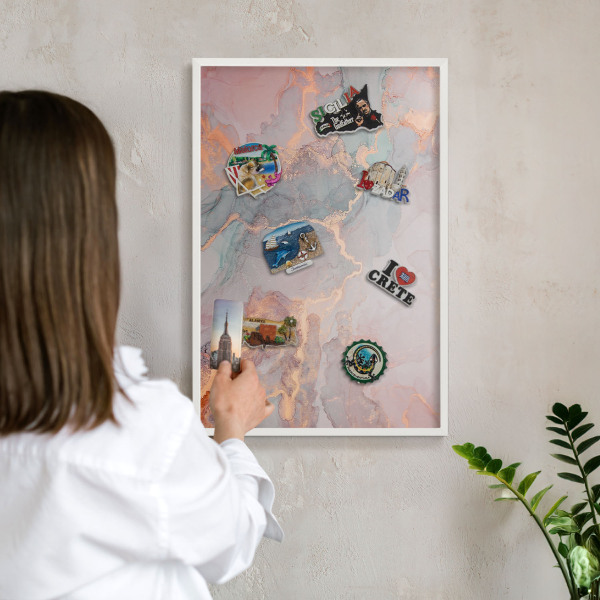 Wand-Magnettafel für Reisesouvenirs mit weißem Rahmen Farbenfrohe Abstraktion
