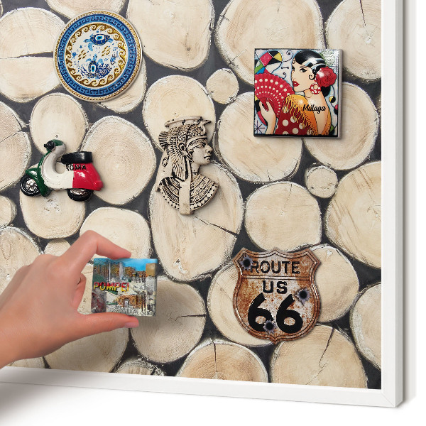 Magnettafel aus Metall für Souvenirs in weißem Rahmen Holzstruktur