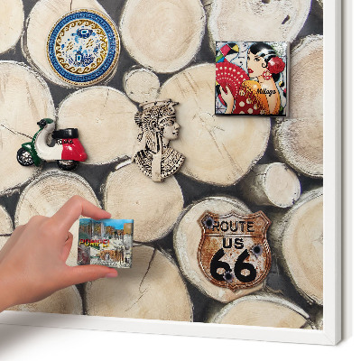 Magnettafel aus Metall für Souvenirs in weißem Rahmen Holzstruktur