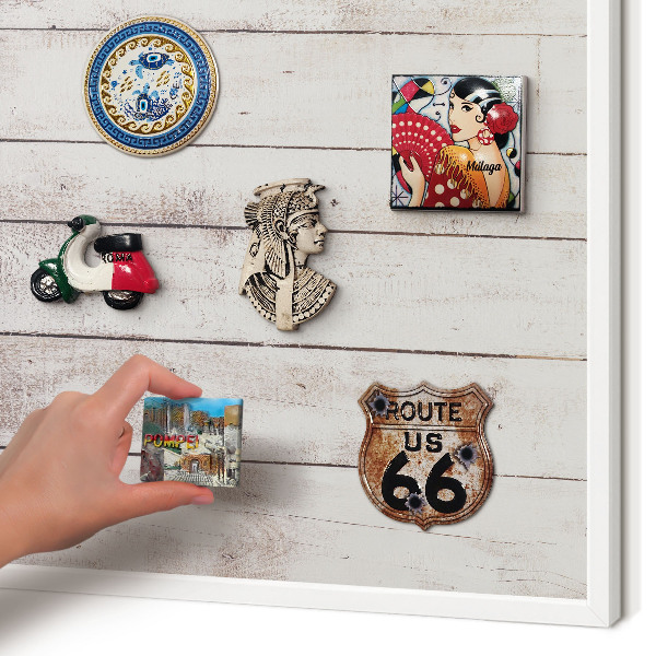 Wand-Magnettafel für Reisesouvenirs mit weißem Rahmen Helles Holz