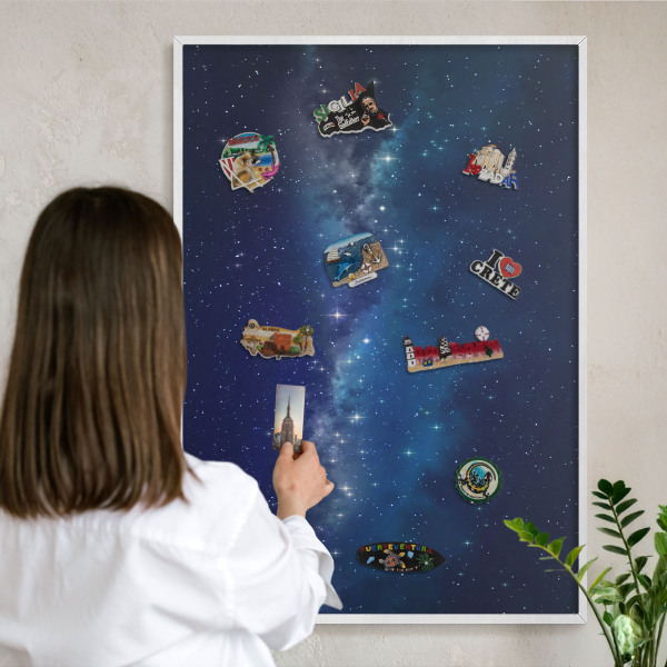 Magnettafel aus Metall für Souvenirs in weißem Rahmen Sternenraum