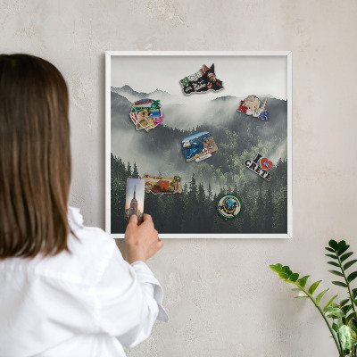 Wand-Magnettafel für Reisesouvenirs mit weißem Rahmen Grüne Berge