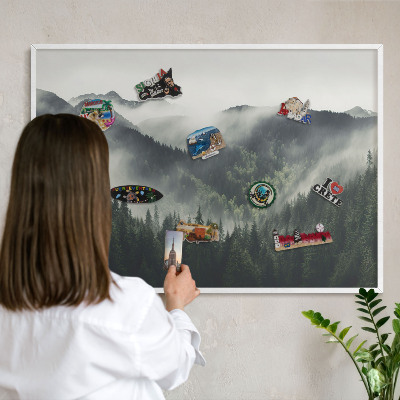 Wand-Magnettafel für Reisesouvenirs mit weißem Rahmen Grüne Berge
