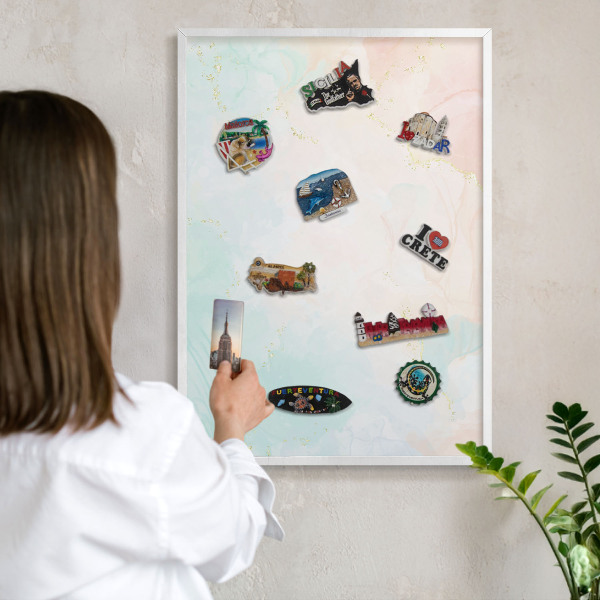 Magnettafel aus Metall für Souvenirs in weißem Rahmen Pastell-Eleganz