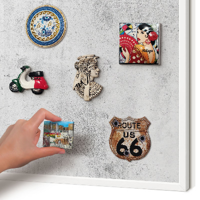 Wand-Magnettafel für Reisesouvenirs mit weißem Rahmen Rohbeton