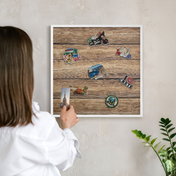 Wand-Magnettafel für Reisesouvenirs mit weißem Rahmen Holzstruktur