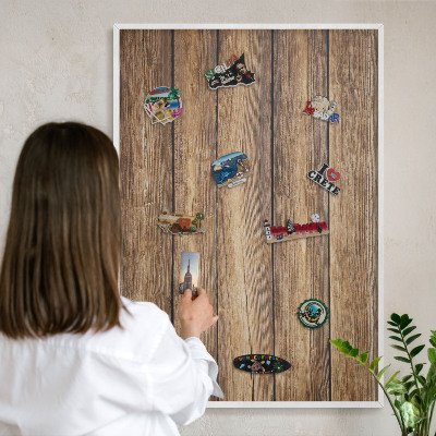 Wand-Magnettafel für Reisesouvenirs mit weißem Rahmen Holzstruktur
