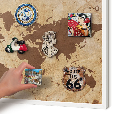 Magnettafel aus Metall für Souvenirs in weißem Rahmen Weltkarte