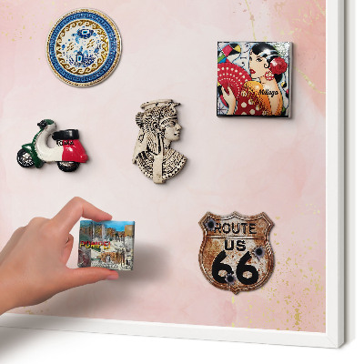 Magnettafel aus Metall für Souvenirs in weißem Rahmen Subtile Eleganz