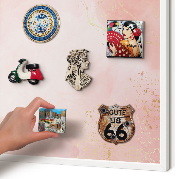 Magnettafel aus Metall für Souvenirs in weißem Rahmen Subtile Eleganz