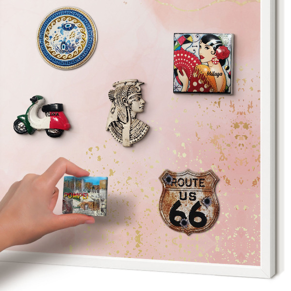 Magnettafel aus Metall für Souvenirs in weißem Rahmen Subtile Eleganz