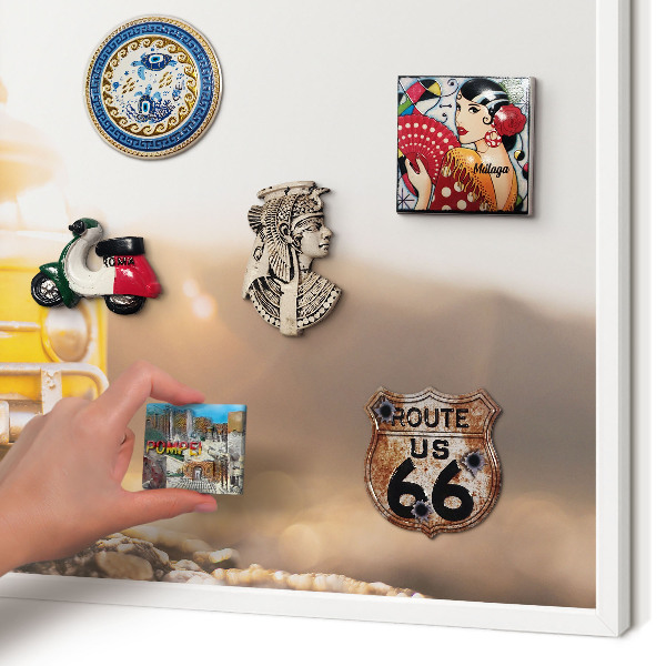 Magnettafel aus Metall für Souvenirs in weißem Rahmen Retro-Reisen