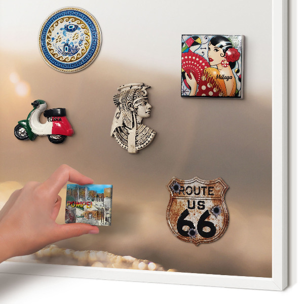 Magnettafel aus Metall für Souvenirs in weißem Rahmen Retro-Reisen