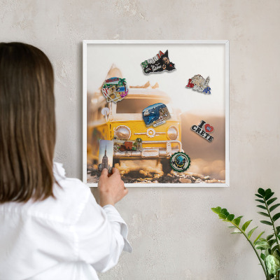 Magnettafel aus Metall für Souvenirs in weißem Rahmen Retro-Reisen