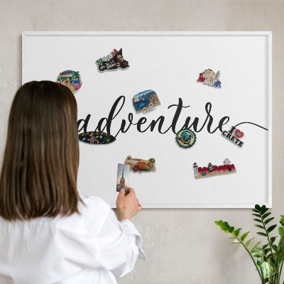 Wand-Magnettafel für Reisesouvenirs mit weißem Rahmen Abenteuer geschrieben