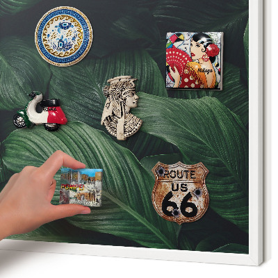 Wand-Magnettafel für Reisesouvenirs mit weißem Rahmen Das Grün der Natur