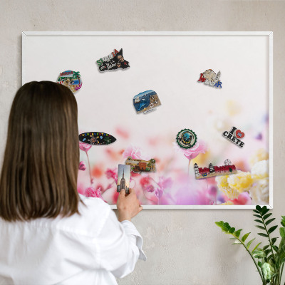 Wand-Magnettafel für Reisesouvenirs mit weißem Rahmen Pastellblumen