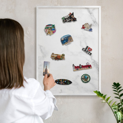 Wand-Magnettafel für Reisesouvenirs mit weißem Rahmen Eleganter Marmor