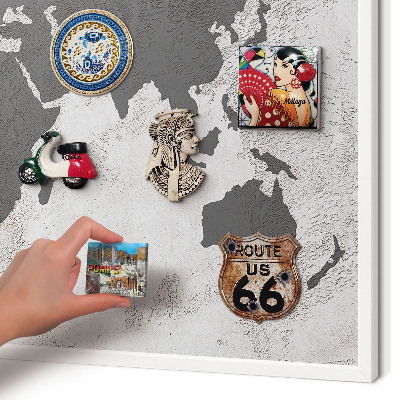 Magnettafel aus Metall für Souvenirs in weißem Rahmen Weltkarte