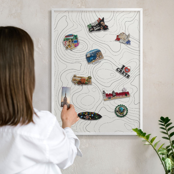 Magnettafel aus Metall für Souvenirs in weißem Rahmen Geometrische Eleganz