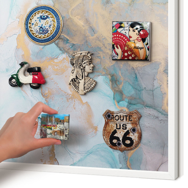 Magnettafel aus Metall für Souvenirs in weißem Rahmen Pastellformen