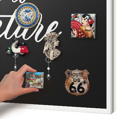 Wand-Magnettafel für Reisesouvenirs mit weißem Rahmen Ein Abenteuer erwartet dich.