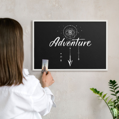 Wand-Magnettafel für Reisesouvenirs mit weißem Rahmen Ein Abenteuer erwartet dich.