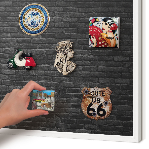 Magnettafel aus Metall für Souvenirs in weißem Rahmen Ziegelmauer