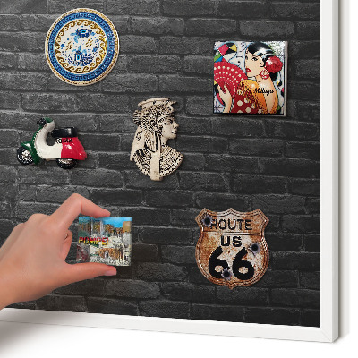 Magnettafel aus Metall für Souvenirs in weißem Rahmen Ziegelmauer