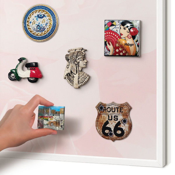 Wand-Magnettafel für Reisesouvenirs mit weißem Rahmen Zartes Rosa