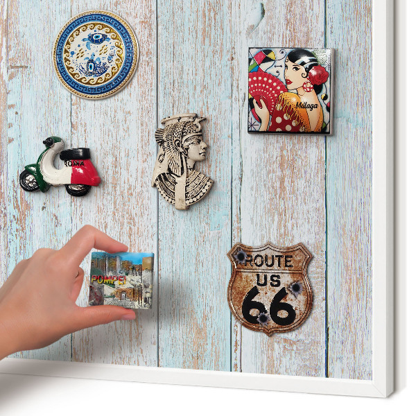 Magnettafel aus Metall für Souvenirs in weißem Rahmen Rustikale Bretter