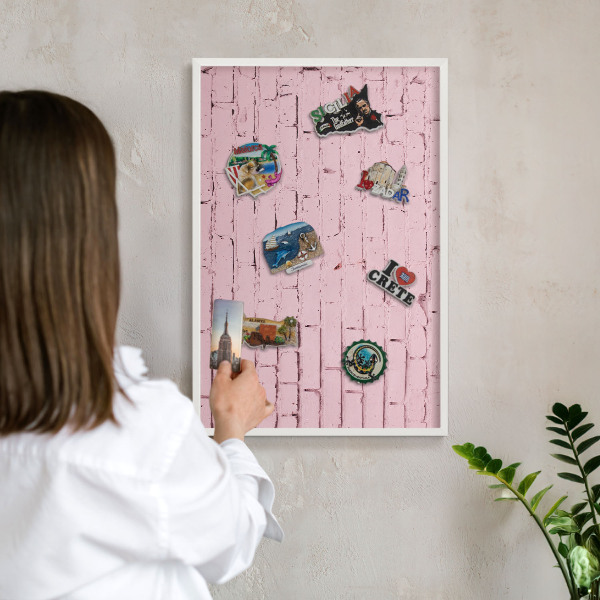 Wand-Magnettafel für Reisesouvenirs mit weißem Rahmen Rosa Ziegelstein