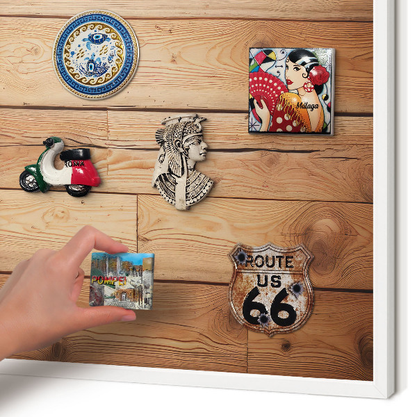 Magnettafel aus Metall für Souvenirs in weißem Rahmen Holzbretter