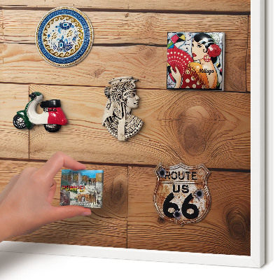 Magnettafel aus Metall für Souvenirs in weißem Rahmen Holzbretter