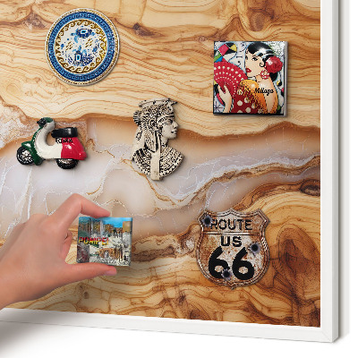 Wand-Magnettafel für Reisesouvenirs mit weißem Rahmen Eleganz aus Holz