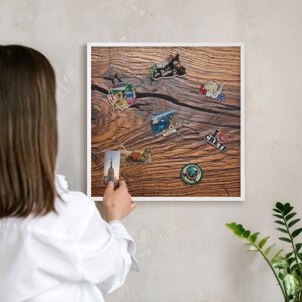 Wand-Magnettafel für Reisesouvenirs mit weißem Rahmen Holzstruktur