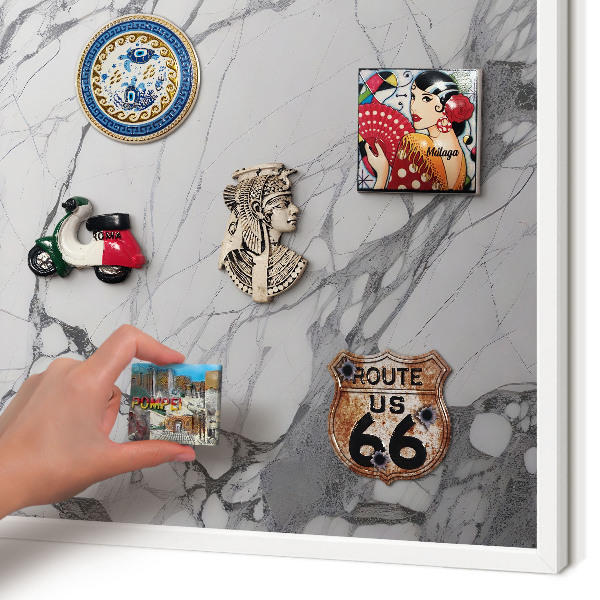 Magnettafel aus Metall für Souvenirs in weißem Rahmen Marmor-Eleganz