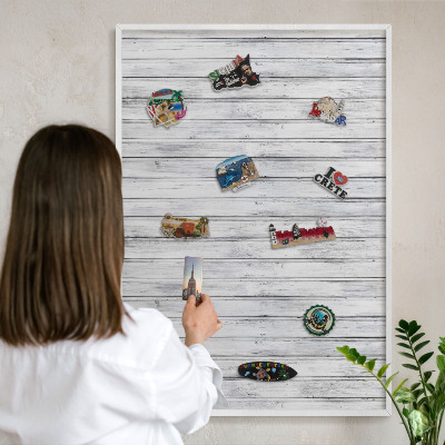 Magnettafel aus Metall für Souvenirs in weißem Rahmen Helles Holz