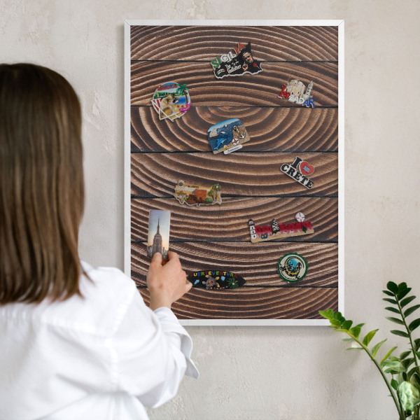Wand-Magnettafel für Reisesouvenirs mit weißem Rahmen Holzkonstruktion