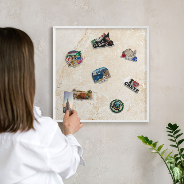 Wand-Magnettafel für Reisesouvenirs mit weißem Rahmen Zarter Marmor