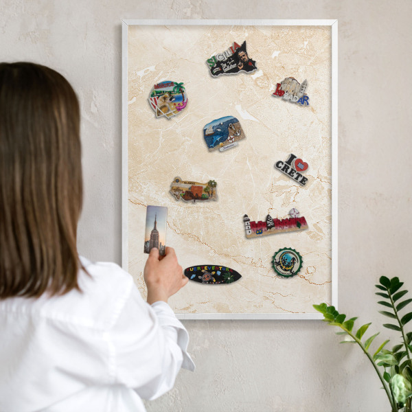 Wand-Magnettafel für Reisesouvenirs mit weißem Rahmen Zarter Marmor