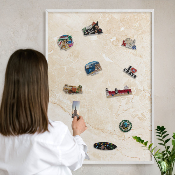 Wand-Magnettafel für Reisesouvenirs mit weißem Rahmen Zarter Marmor