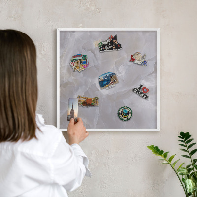 Wand-Magnettafel für Reisesouvenirs mit weißem Rahmen Graue Eleganz