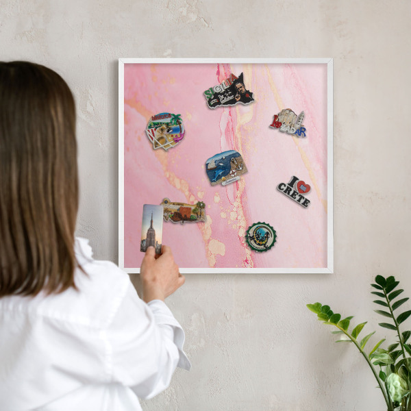Wand-Magnettafel für Reisesouvenirs mit weißem Rahmen Rosa Eleganz