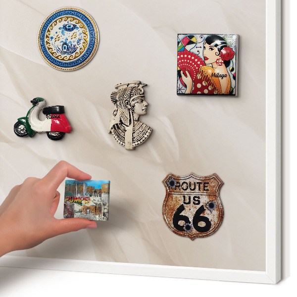 Magnettafel aus Metall für Souvenirs in weißem Rahmen Cremefarbene Federn