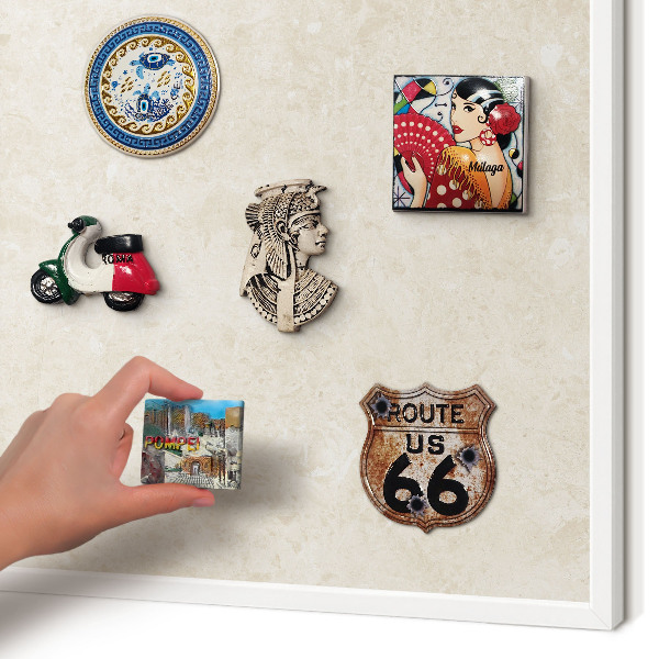 Magnettafel aus Metall für Souvenirs in weißem Rahmen Cremige Eleganz