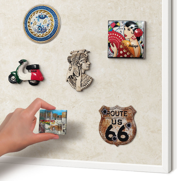 Magnettafel aus Metall für Souvenirs in weißem Rahmen Cremige Eleganz